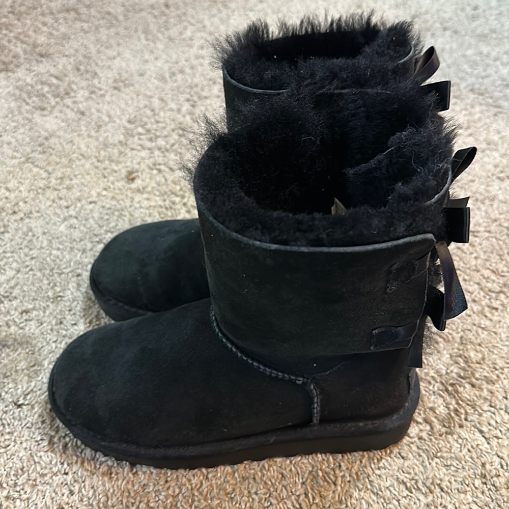 Women’s UGGS Size 5 Bailey Bow